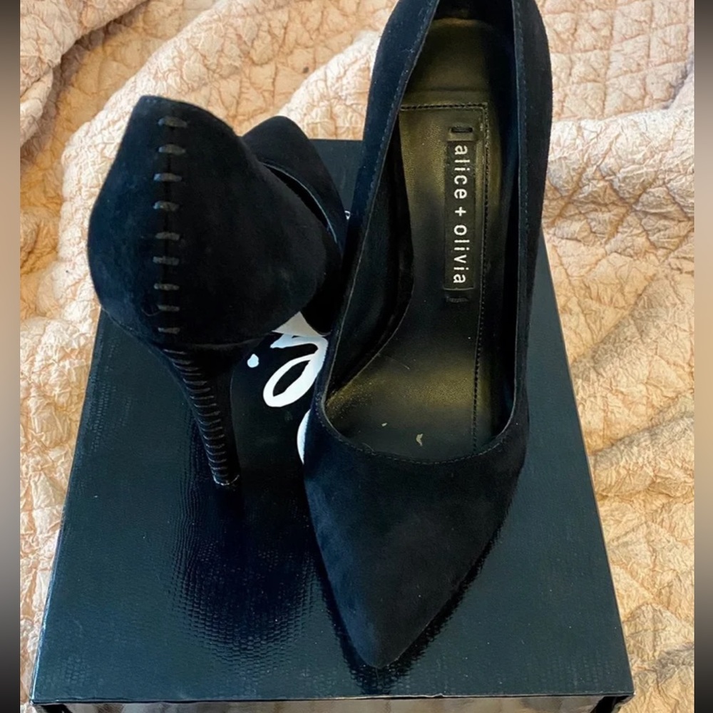 Like new WITH BOX - Alice+Olivia Dina Pumps 7